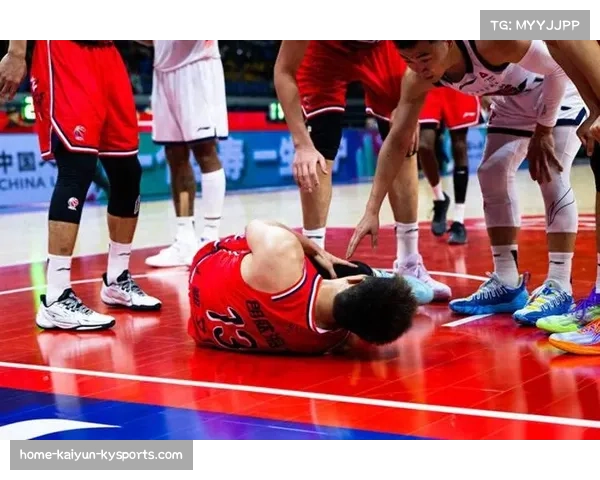 郭艾伦左膝前交叉韧带断裂泪洒当场 广州核心后卫赛季报销 郭艾伦左膝前交叉韧带断裂泪洒当场 广州核心后卫赛季报销
